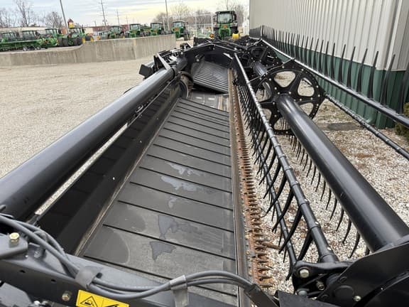 Image of MacDon FD75S equipment image 2