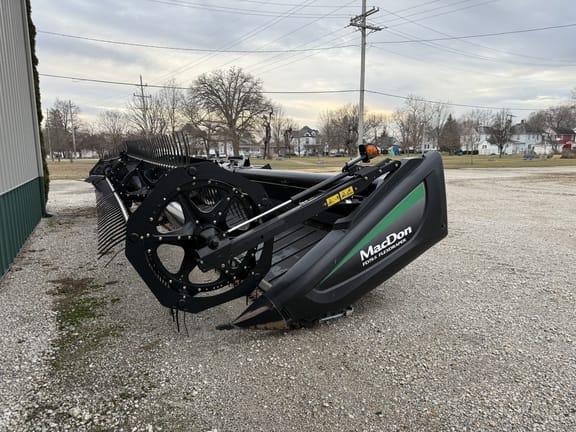 2014 MacDon FD75S Equipment Image0