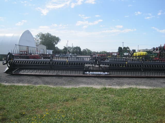 Image of MacDon FD75S equipment image 4