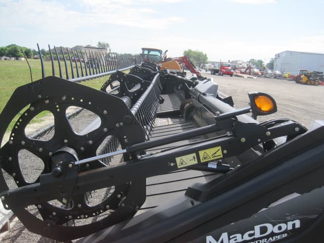 Image of MacDon FD75S equipment image 3