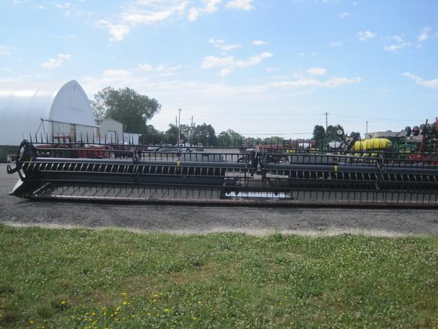 Image of MacDon FD75S equipment image 3
