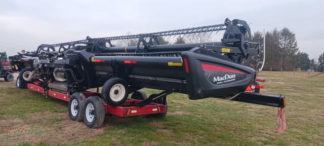 Image of MacDon FD75S equipment image 3