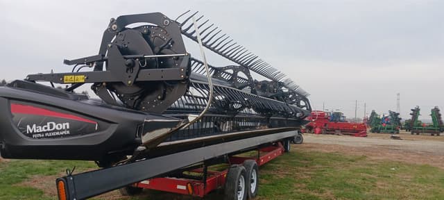 Image of MacDon FD75S equipment image 4