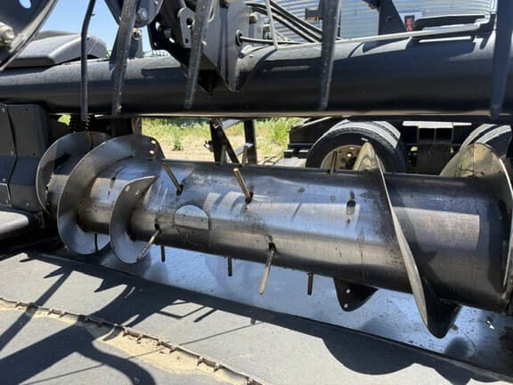 Image of MacDon FD75-40 equipment image 3