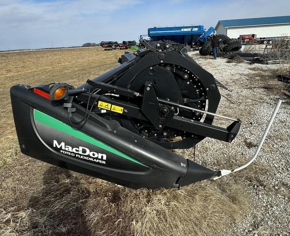 Main image MacDon FD75D