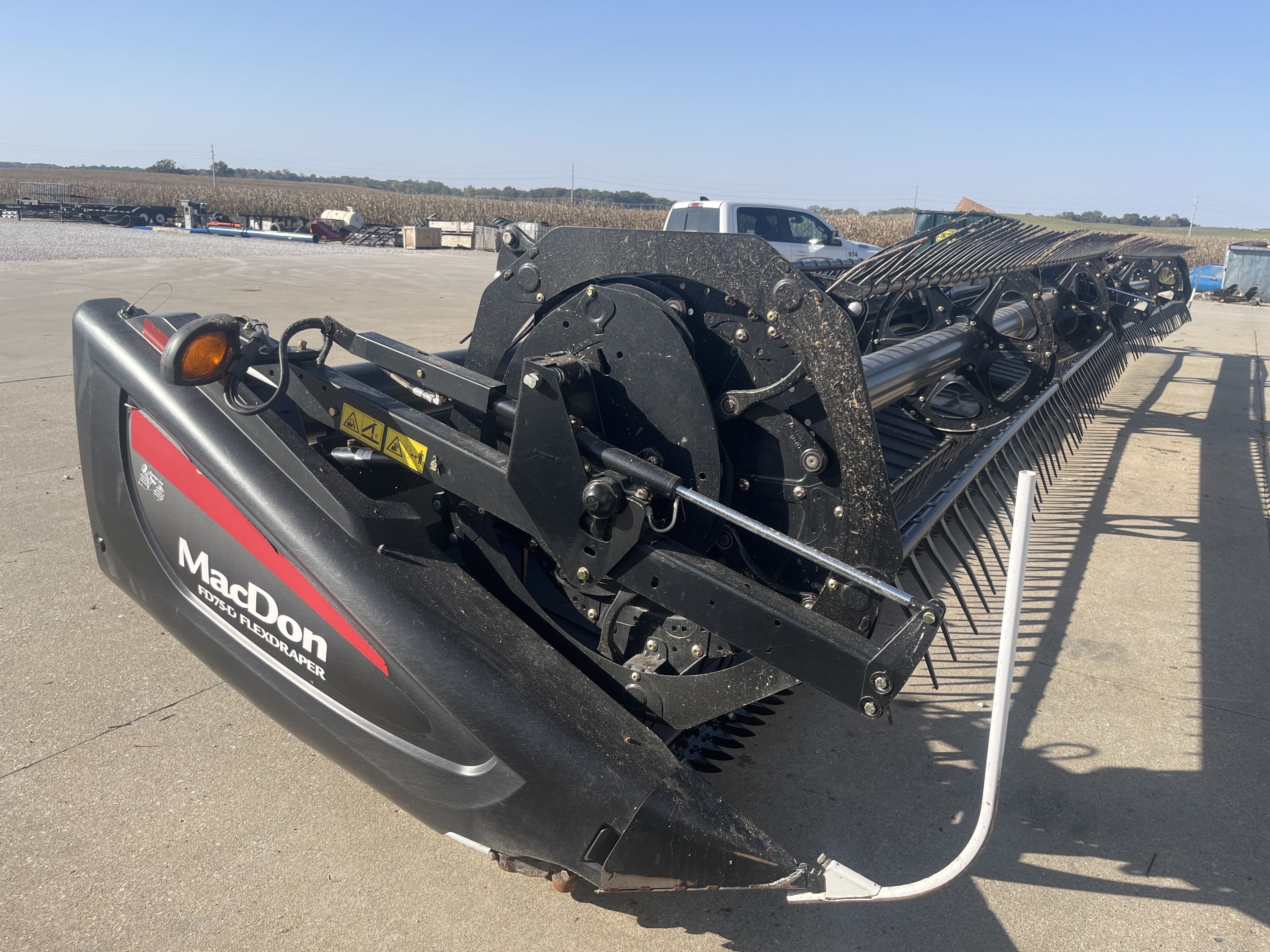 2014 MacDon FD75D Equipment Image0