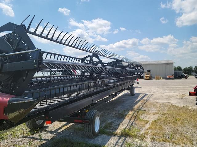 Image of MacDon FD75 equipment image 4