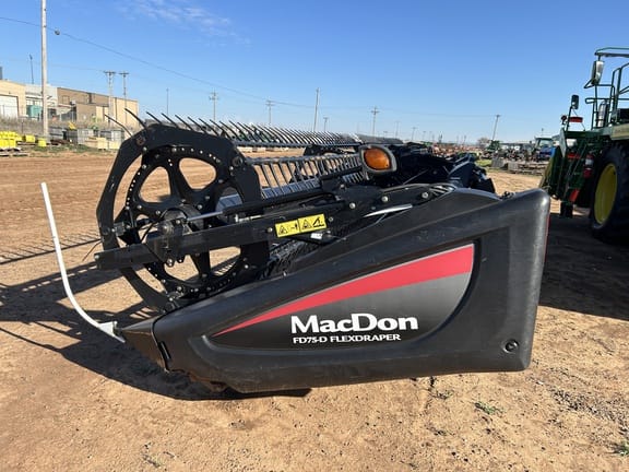 Main image MacDon FD75D