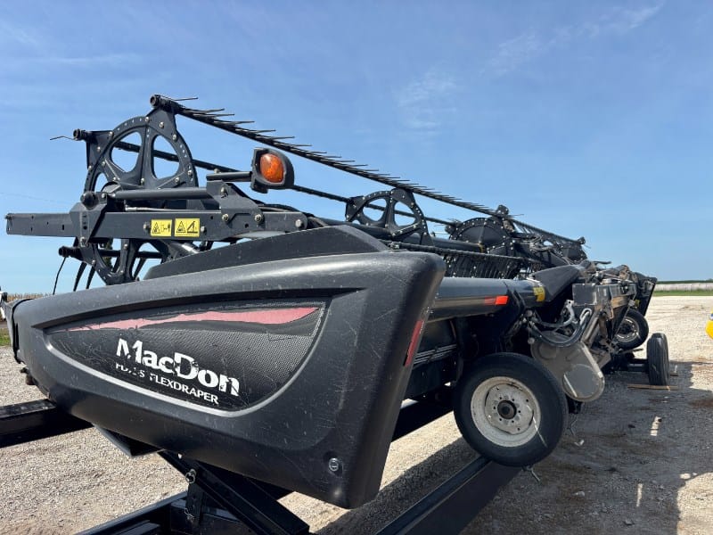 2014 MacDon FD75 Equipment Image0