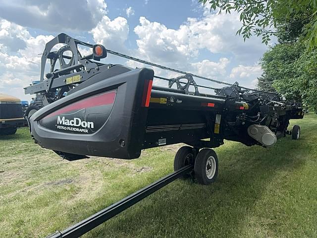Image of MacDon FD75D equipment image 2