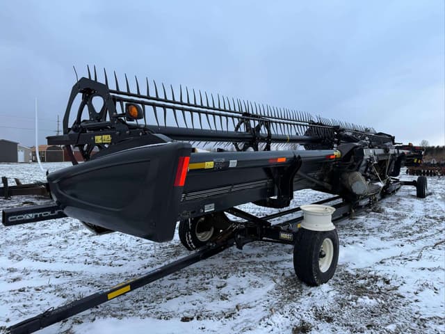 Image of MacDon FD75D equipment image 2