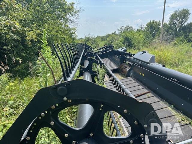 Image of MacDon FD75 equipment image 2