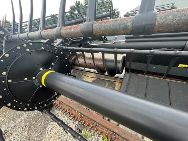 Image of MacDon FD75 equipment image 2