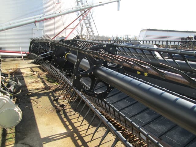 Image of MacDon FD75-S equipment image 2