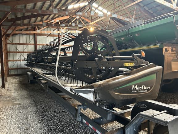 Image of MacDon FD75-S equipment image 3