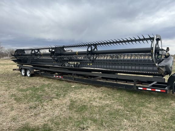 Image of MacDon FD75S equipment image 1