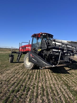 Image of MacDon M155 equipment image 2