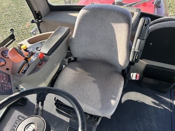 Image of MacDon M155 equipment image 4