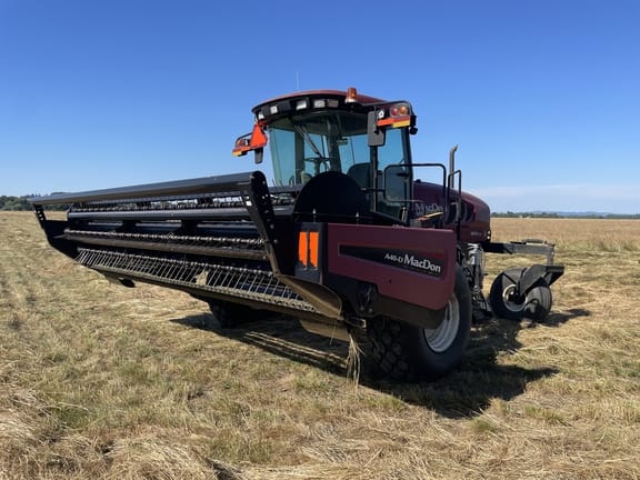 2014 MacDon M155 Equipment Image0