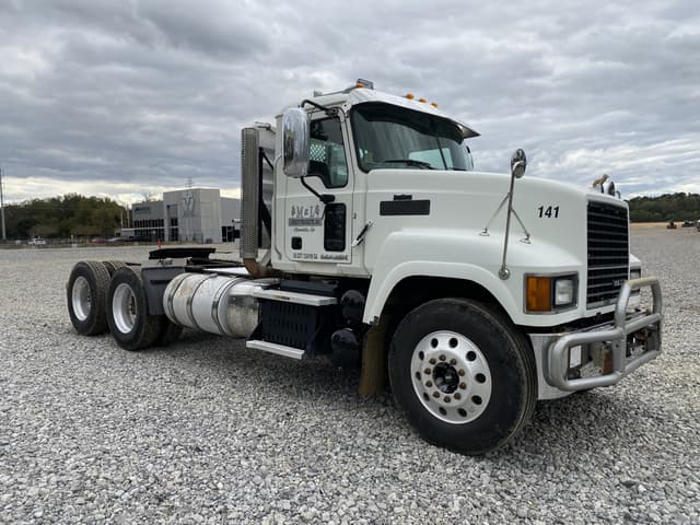 Image of Mack CHU613 equipment image 3