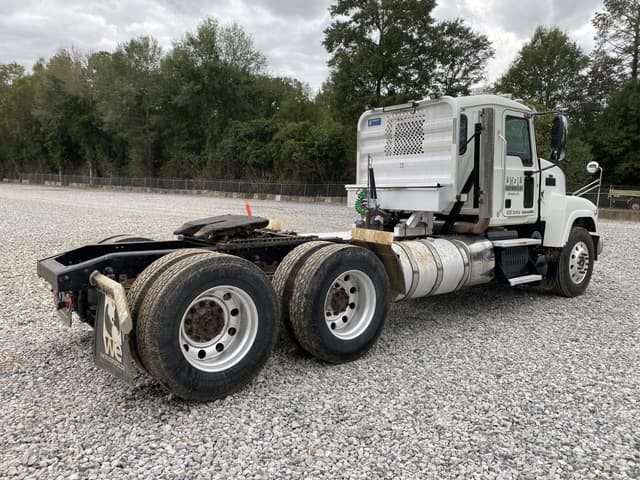 Image of Mack CHU613 equipment image 2