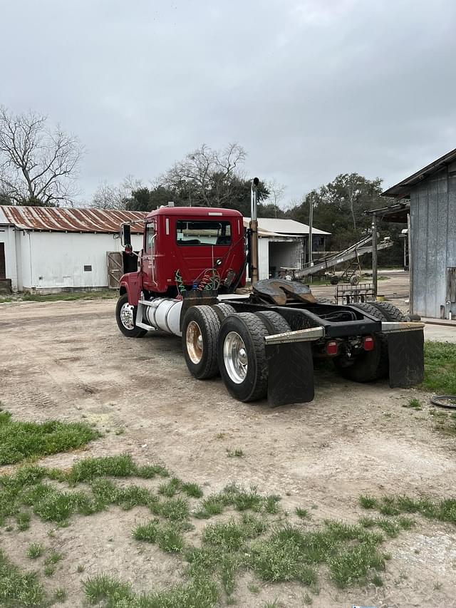 Image of Mack CHU613 equipment image 1