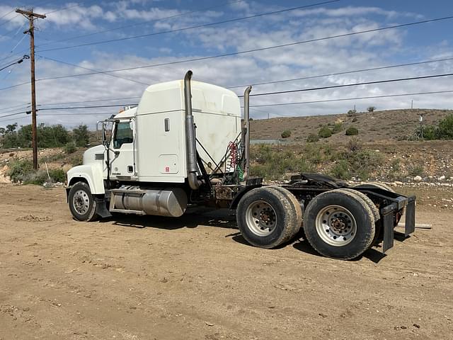 Image of Mack CH613 equipment image 3