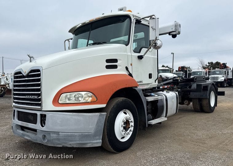 2014 Mack CXU613 Equipment Image0