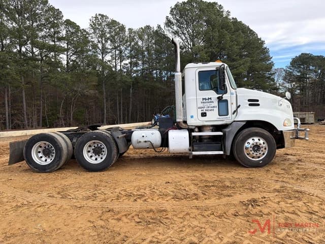 Image of Mack CXU613 equipment image 1