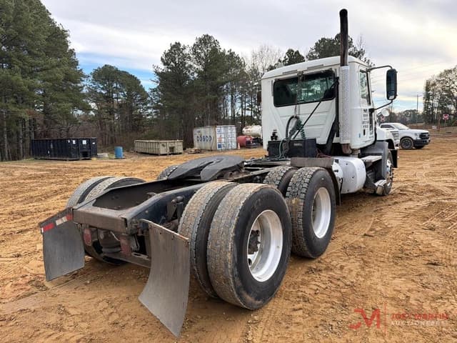 Image of Mack CXU613 equipment image 2