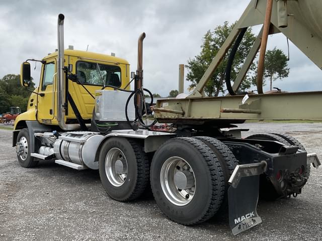 Image of Mack CXU613 equipment image 2