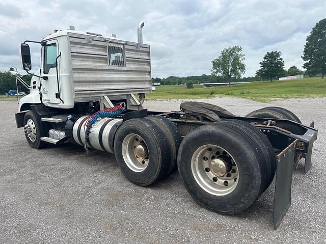 Image of Mack CXU613 equipment image 3