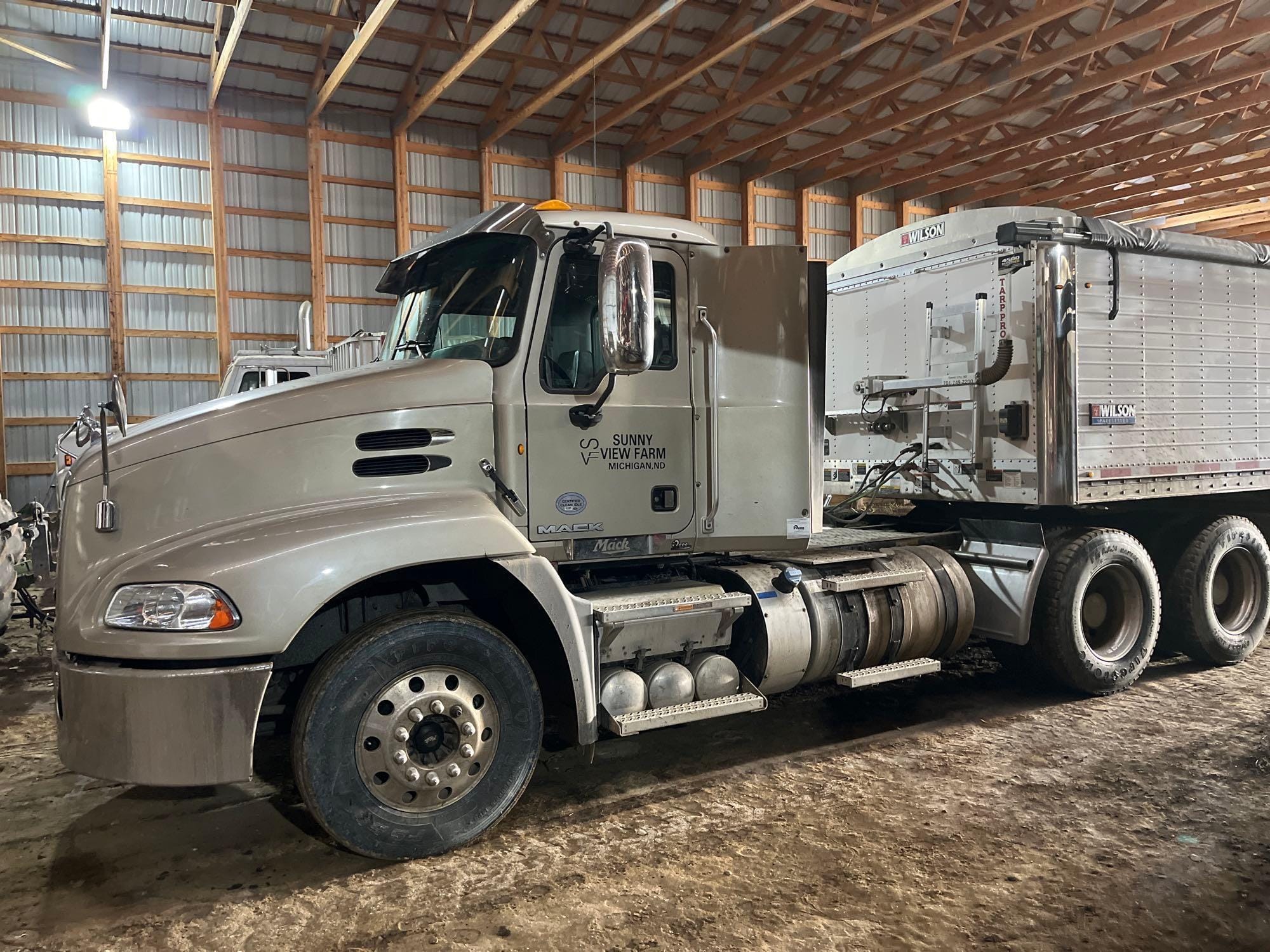 2014 Mack CXU613 Equipment Image0