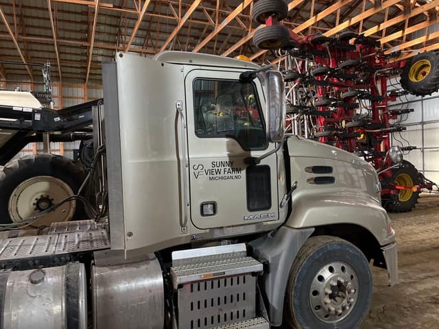 Image of Mack CXU613 equipment image 2