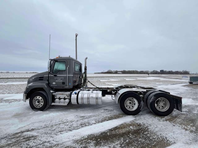 Image of Mack CXU613 equipment image 2