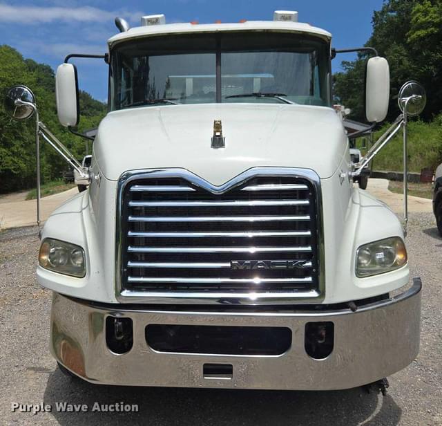 Image of Mack CXU613 equipment image 1