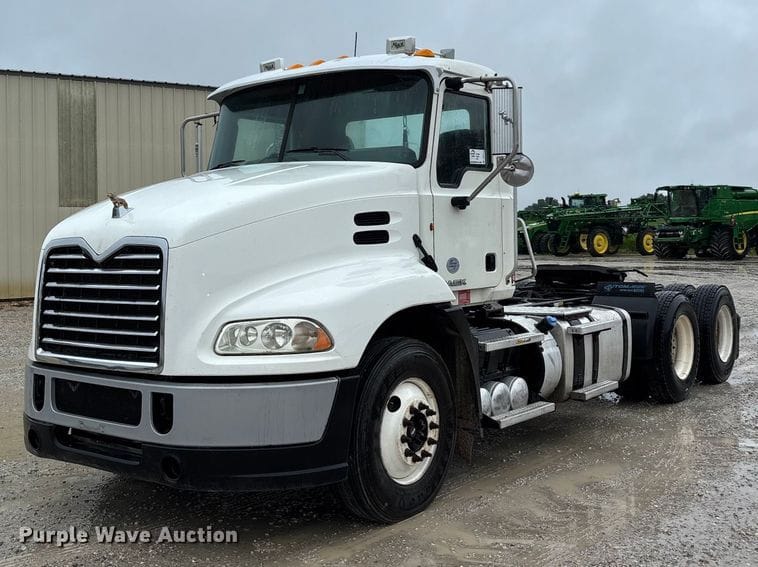 2014 Mack CXU613 Equipment Image0