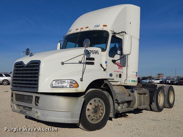 2014 Mack CXU613 Equipment Image0