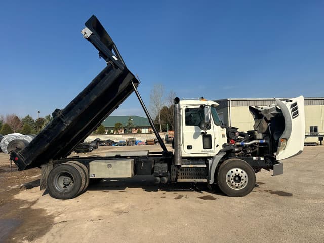 Image of Mack Granite equipment image 1