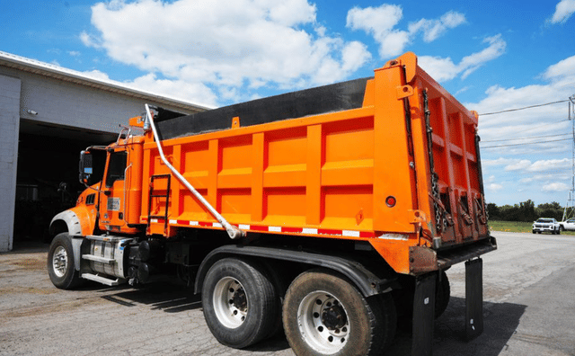 Image of Mack Granite GU713 equipment image 2