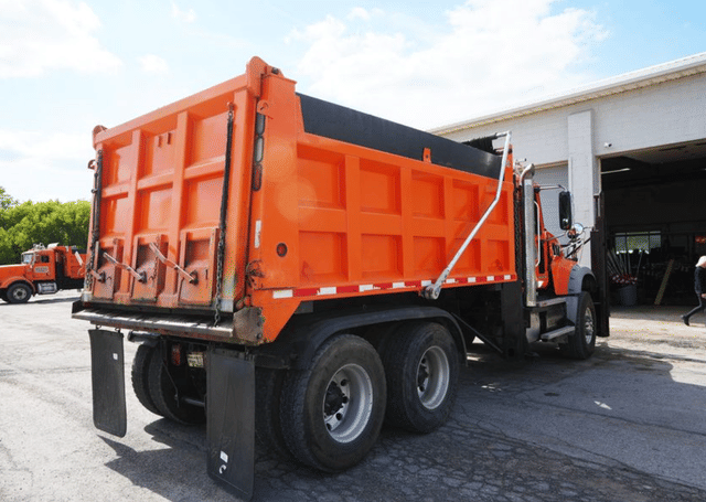 Image of Mack Granite GU713 equipment image 4