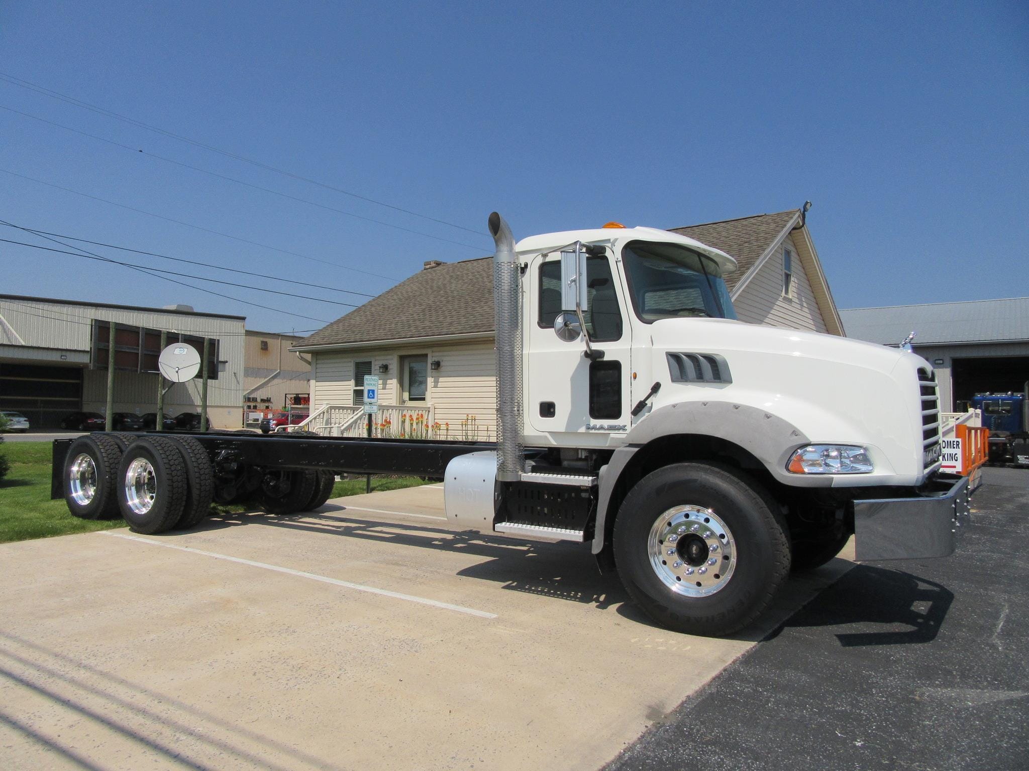 2014 Mack GU813 Equipment Image0
