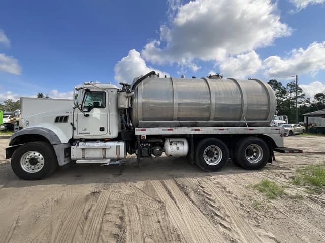 Image of Mack GU713 equipment image 1