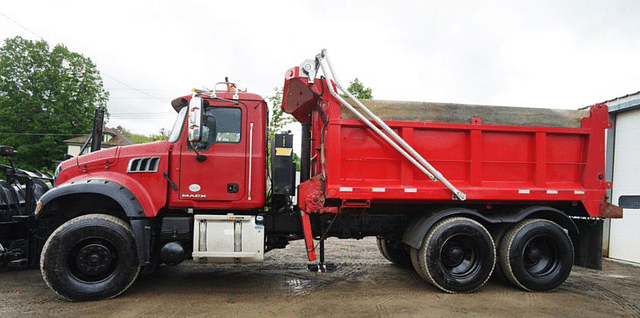 Image of Mack GU713 equipment image 2