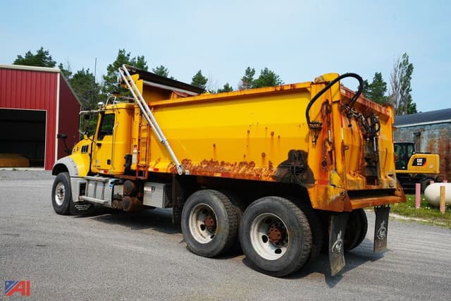 Image of Mack GU713 equipment image 2