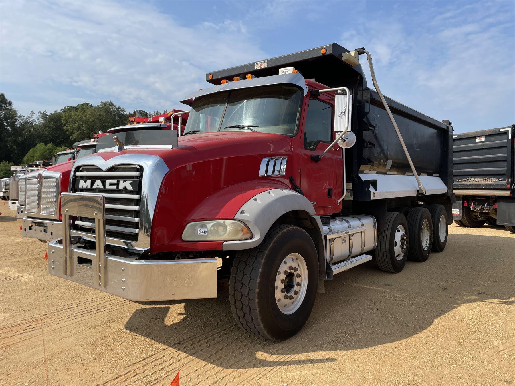 Main image Mack GU813