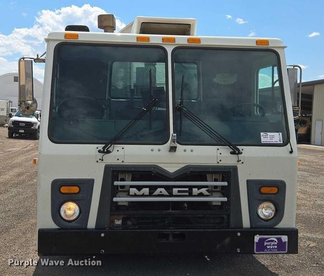 Image of Mack LEU613 equipment image 1