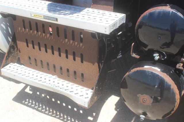 Image of Mack Pinnacle CHU613 equipment image 3