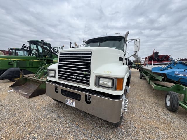 Image of Mack Pinnacle CHU613 equipment image 2