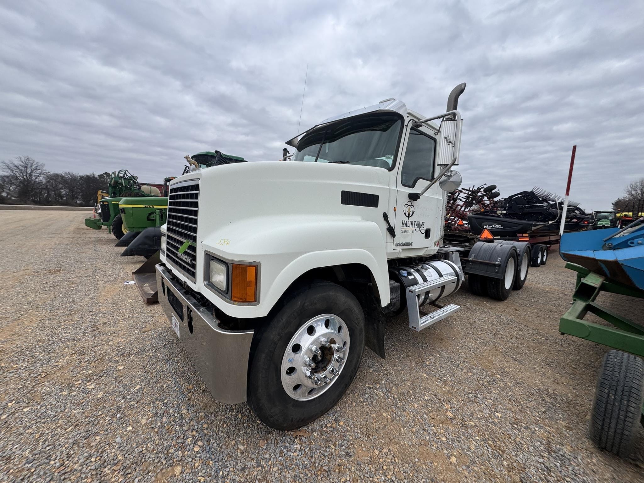 2014 Mack Pinnacle CHU613 Equipment Image0